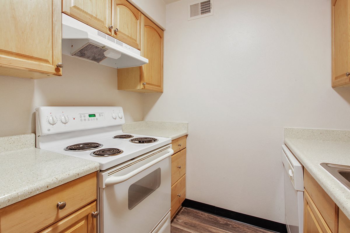 Warren Club Apartments